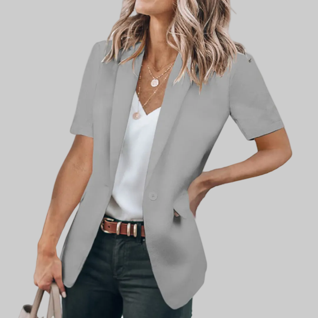 BLAZER INFORMAL DE MANGA CORTA CON ACABADO FLUIDO