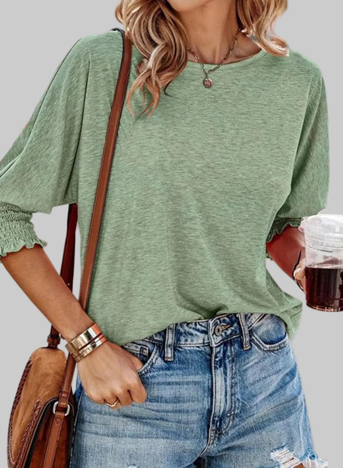 BLUSA SENCILLA CON ESCOTE REDONDO